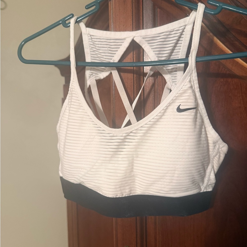 Nike dry fit sports bra. Size small
